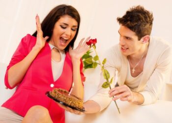 Зворушливі привітання для жінки з Днем Народження!