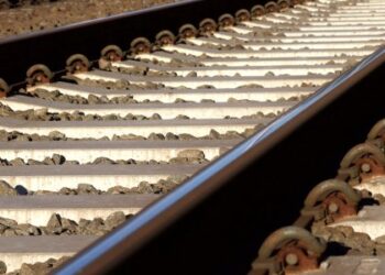 На Львівщині літній чоловік знепритомнів та упав на колії на вокзалі — Львівщіна