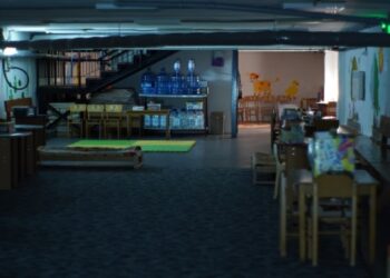 У Києві вчителів змушують чергувати в укриттях уночі. Освітній омбудсмен відреагував