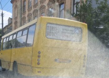 Влаштував «гонки»: у Львові водій маршрутки підрізав інші авто та створював небезпеку на дорозі