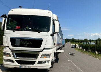 Біля Львова водій вантажівки наїхав на велосипедиста