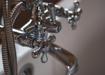 Через аварію частина Львова залишилася без гарячої води: адреси