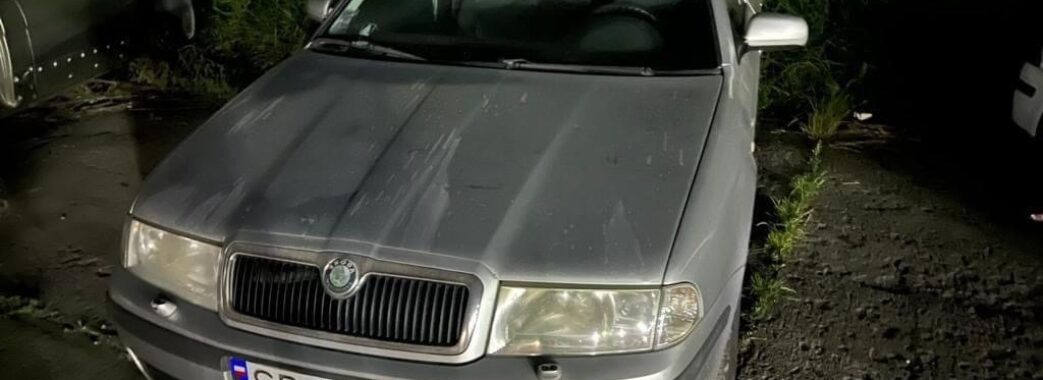 Двоє мешканців Львівщини намагались ввезти автівки, видаючи їх за гуманітарку