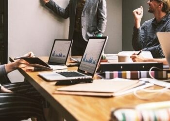 Які вакансії та зарплати пропонують на Львівщині