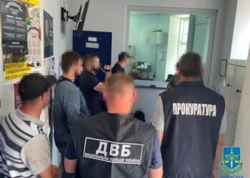 Керівника сектору реагування поліції Львівщини підозрюють у вимаганні хабаря