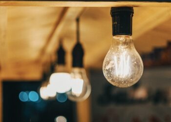 Львів’ян просять зменшити споживання світла