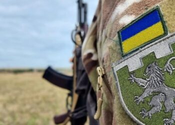 Львівські тероборонівці з дрона знищили російські вантажівки та автоцистерну (відео)