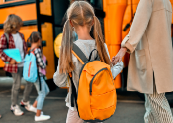 Львівські учні зможуть безкоштовно їздити у транспорті цілий рік. Що для цього потрібно