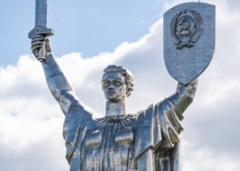 На Батьківщині-матері в Києві замінять герб срср на тризуб до 24 серпня за 28 мільйонів. Проєкт фінансує бізнес