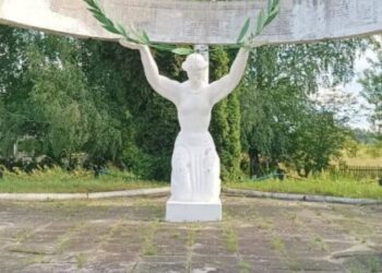 На Львівщині в одній із громад «приховали» радянські монументи, аби їх не знесли: деталі скандалу