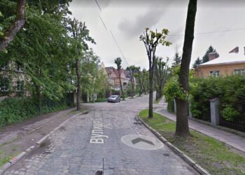 На одній з вулиць в Личаківському районі Львова заборонили зупинку та стоянку