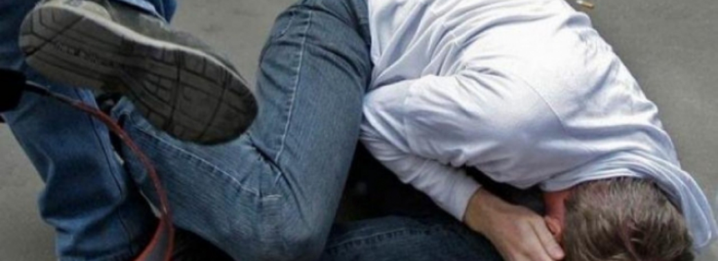 На Сихові у Львові двоє рецидивістів побили та пограбували чоловіка