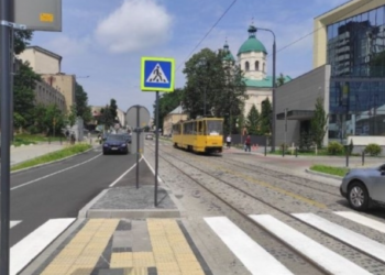 На вулиці Шевченка у Львові повністю нанесли дорожню розмітку