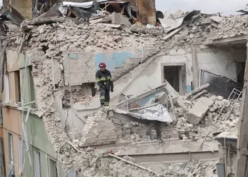 Надзвичайники оприлюднили відео звільнення жінки з-під завалів у Львові