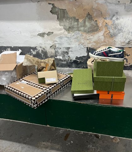 Намагались ввезти одяг та запчастини для авто: на Львівщині прикордонники затримали трьох ділків