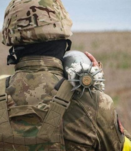 військовослужбовець