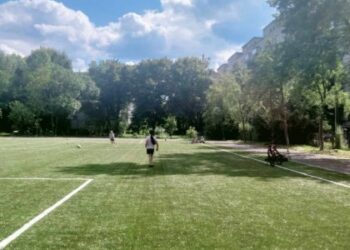 Одна з найбільших шкіл Львова отримала нове футбольне поле та бігові доріжки