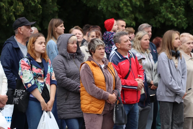 На вулиці починає збиратися натовп Фото: ЛОДА