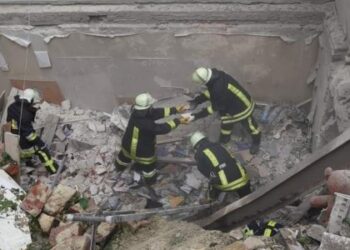 Під завалами у двох квартирах можуть бути люди: у ДСНС розповіли про рятувальні роботи у Львові