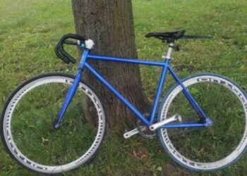 Планував здати велосипед на металолом: у Львові патрульні знайшли грабіжника