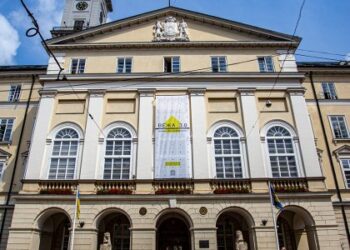 По 589 грн за штуку: Львівська міськрада купила найдорожчі рамки для грамот серед всіх мерій
