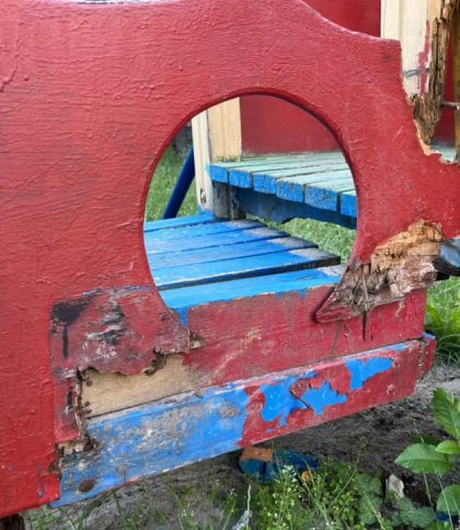 Попередні звернення не дали результату: львів’яни скаржаться на аварійний дитячий майданчик