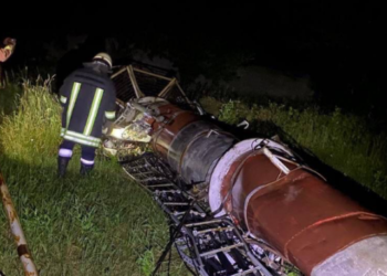 Пожежа, обірвані лінії електропередач і падіння труби котельні. Наслідки грози на Київщині