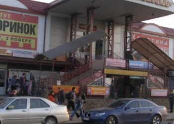 Продавчиня не захотіла обслуговувати російськомовну клієнтку: у Львові на ринку стався скандал (відео)