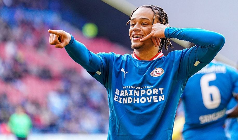 ПСЖ викупив Сімонса у ПСВ