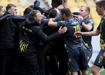 Рух виграв два матчі за день | Футбол |