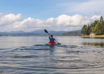 Сім’ї військових запрошують на одноденні сплави на байдарках поблизу Львова: як зареєструватись