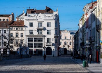 У Львові екссуддя допоміг росіянам заволодіти майном в центрі міста. Йому вручили підозру