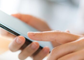 У Львові посадили за ґрати чоловіка, який вкрав у дівчини мобільний телефон