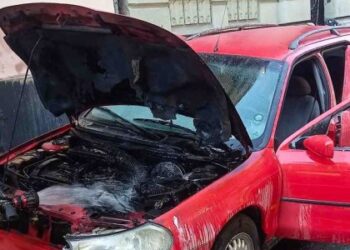 У Львові вогнеборці загасили палаюче авто: деталі