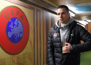 У Михайліченка є пропозиції з-за кордону. Але сторона захисника готова до переговорів з українськими клубами | Футбол |