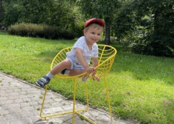 У парках Львова встановлюють нові лавки та стільці: локації