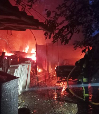 У Стрию згоріла «Волга» в гаражі