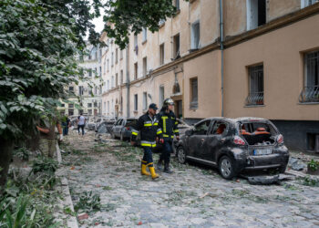 Внаслідок ракетної атаки у Львові постраждали два навчальні заклади