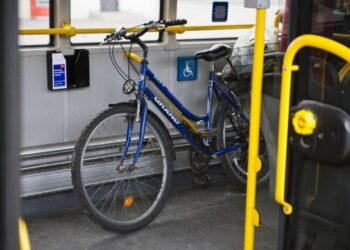 Водійка діяла правомірно: у Департаменті транспорту КМДА відреагували на скандал з велосипедом в тролейбусі