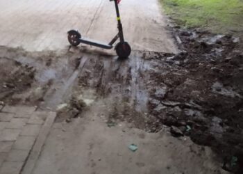 Все у багні: львів’янин показав, як виглядає перекопана велодоріжка на Кульпарківській