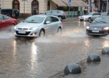 За півтори години випала чотириденна норма опадів: у Садового відзвітували про наслідки негоди у Львові