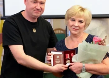 Зеленський нагородив орденом чергову по Львівському вокзалу