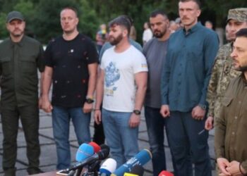 Зеленський разом із захисниками Маріуполя прибув до Львова: деталі візиту