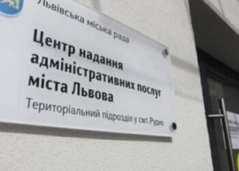 Знепритомнів та помер: у Львові в ЦНАПі у чоловіка раптово зупинилось серце