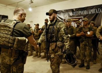 Генерал Сирський нагородив львівських десантників