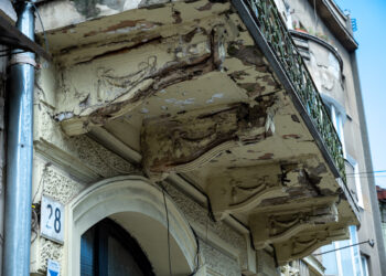 Як змінились аварійні балкони у Львові за 8 років. Фото