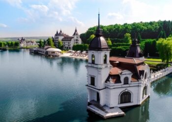 Які заміські відпочинкові комплекси біля Львова й інших міст мають російський слід. Перелік