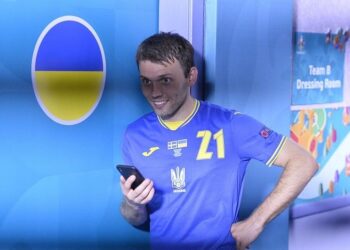Караваєв переведений в основний список збірної України на матчі відбору Євро-2024 | Футбол |