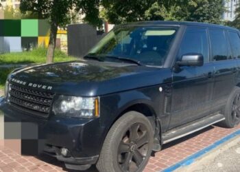 Львовом їздив автомобіль-двійник: його знайшли, бо перевищив швидкість — Львівщіна