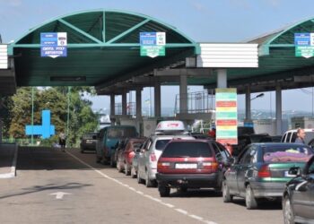 На кордоні з Польщею зупинилось понад 60 автобусів. Де найбільші черги